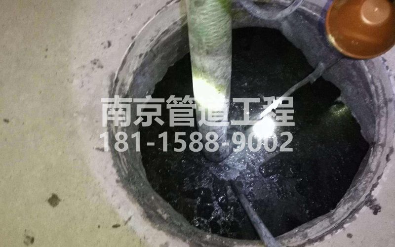 216沙洲清理化粪池